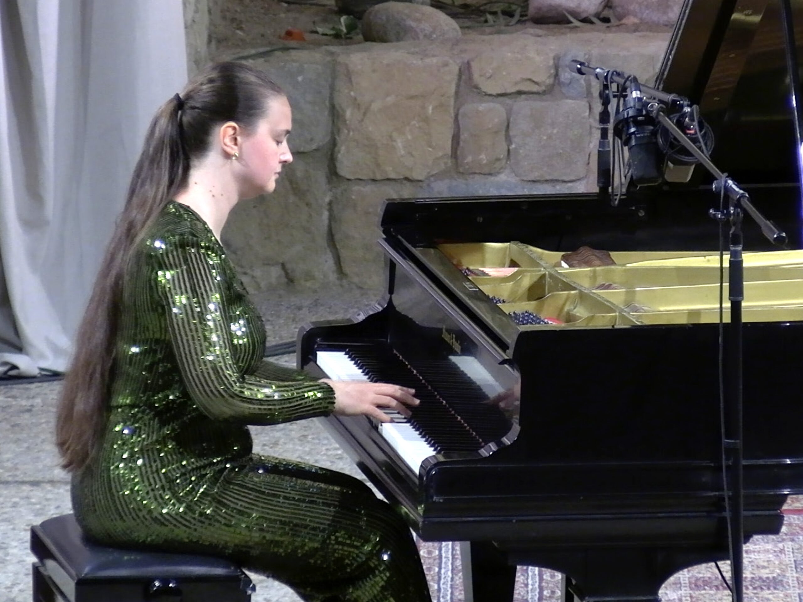 2. Armenian American Museum Pianist Laura Farré Rozada in Concert
