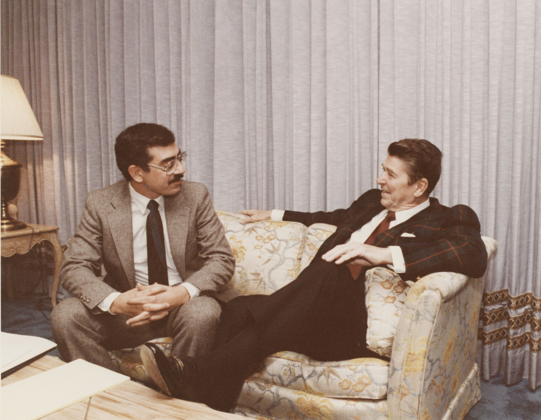 Ken-Khachigian-and-Ronald-Reagan-1981